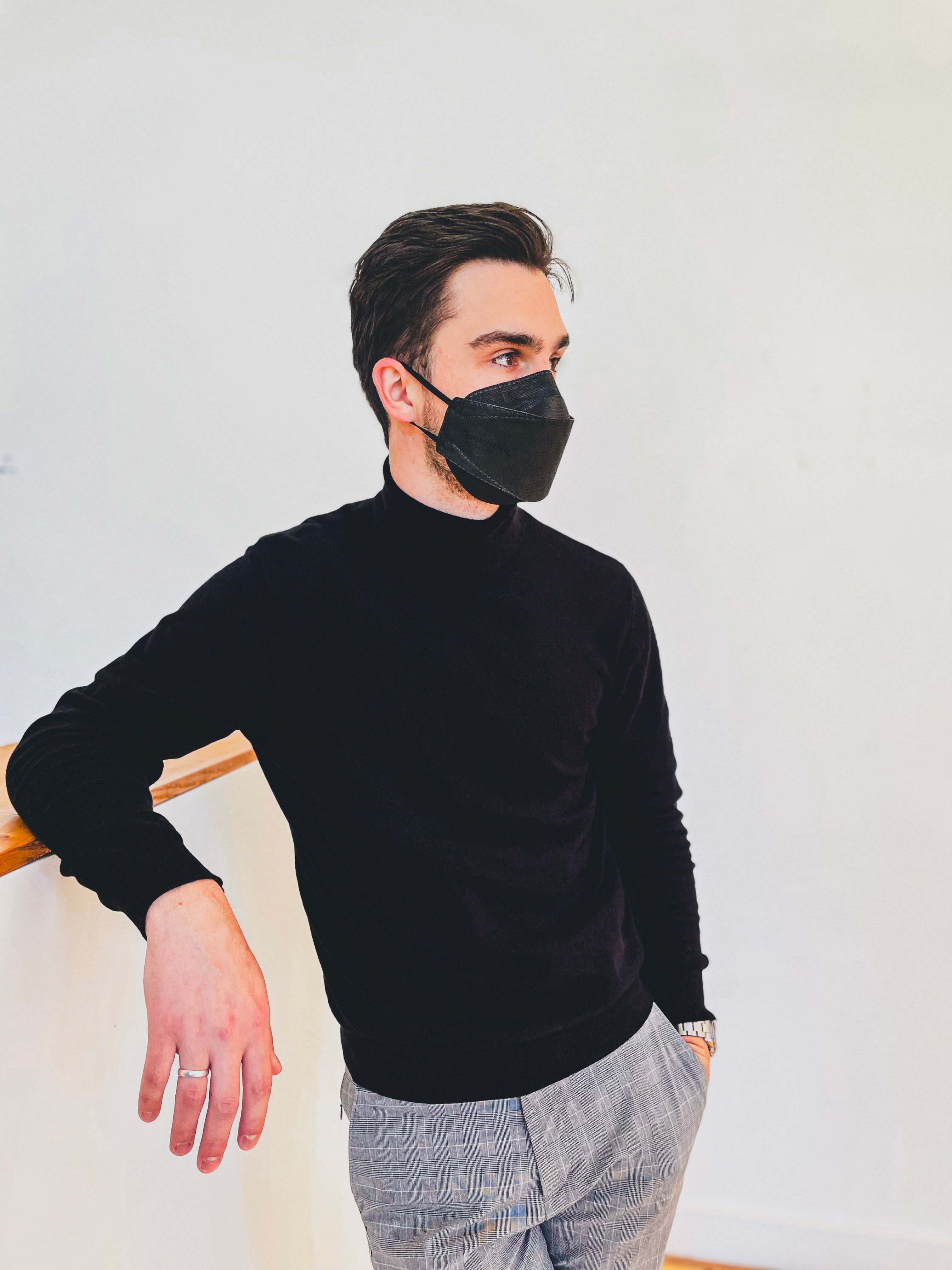 Man wearing breatheTeq black KN95 mask made in Canada